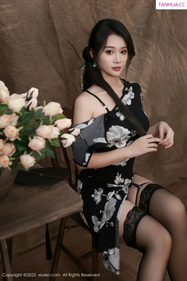   [XiuRen]高清写真图 2025.08.15 No.10655 南乔 黑色旗袍第27张图片
